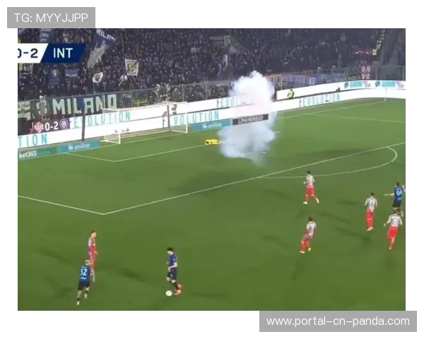 国米球迷扔烟花仅遭3客场禁令米兰德比不受影响 国米球迷扔烟花仅遭3客场禁令米兰德比不受影响